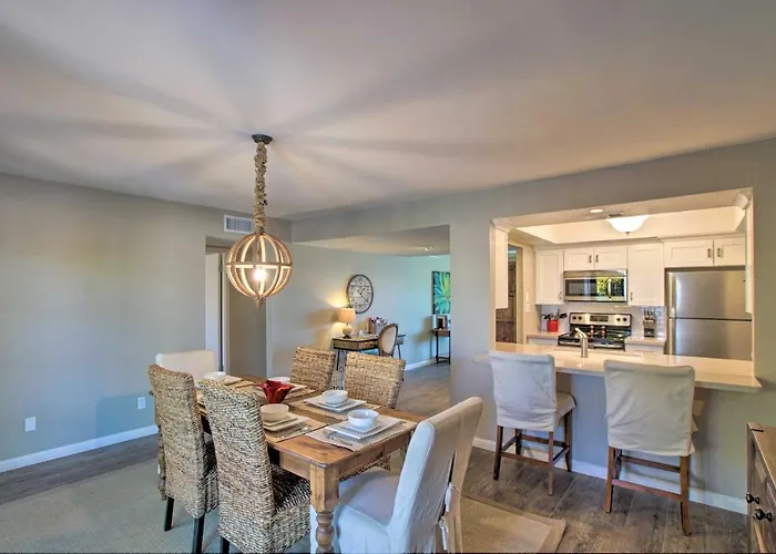 Walk To Trolley & Lake: Sunny Townhome * Scottsdale