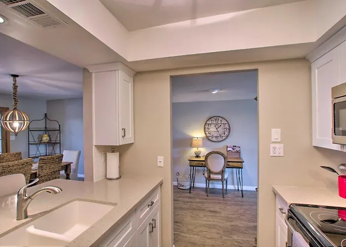 Holiday home Walk To Trolley & Lake: Sunny Townhome Scottsdale