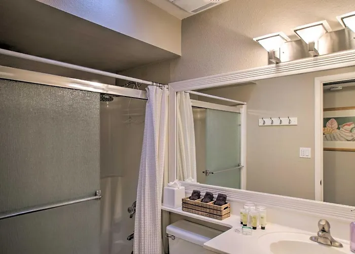 Walk To Trolley & Lake: Sunny Townhome * Scottsdale