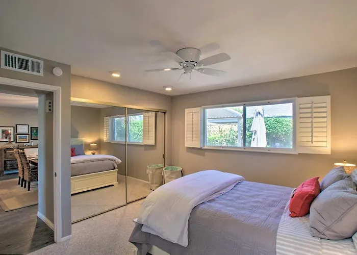 Holiday home Walk To Trolley & Lake: Sunny Townhome Scottsdale