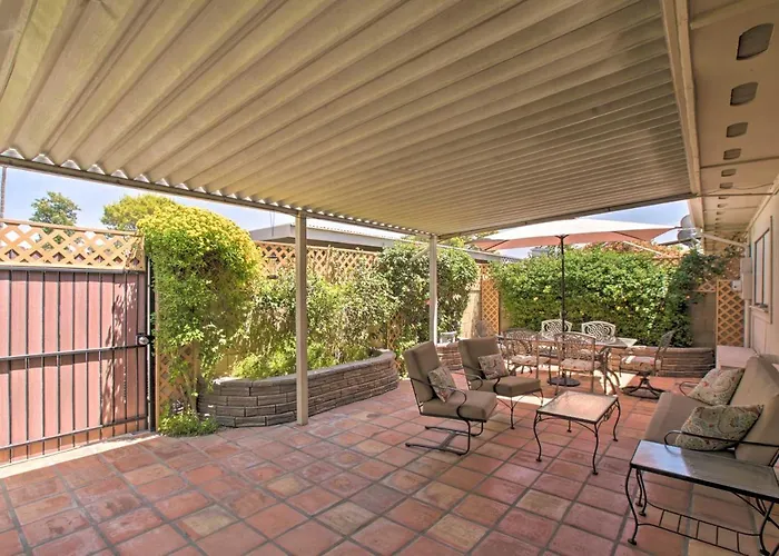 Holiday home Walk To Trolley & Lake: Sunny Townhome